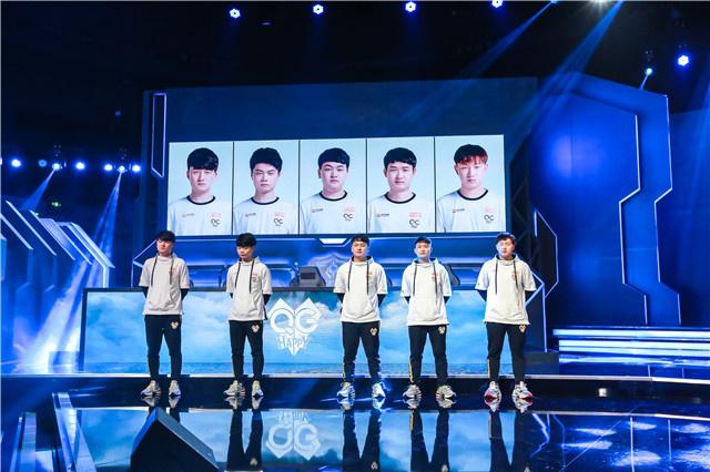 轻球员和球 轻球员和球