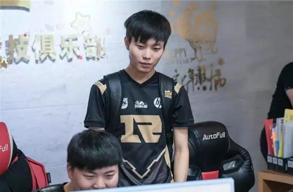 次比赛中的 次比赛中的